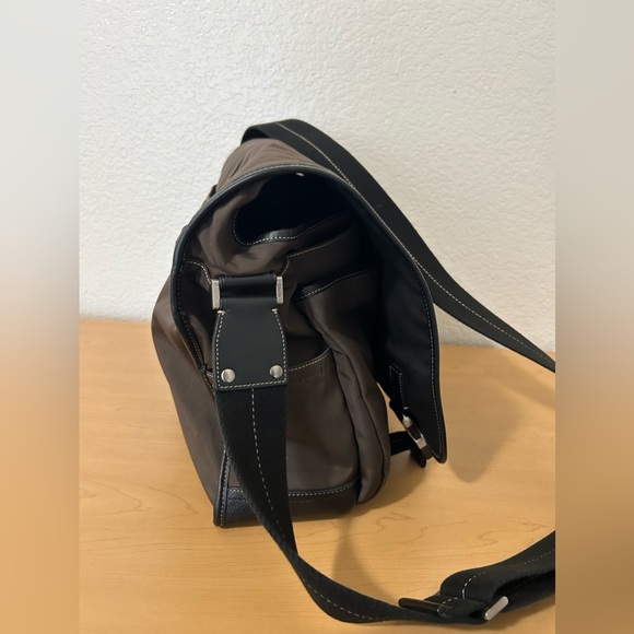 Coach Dark Brown Voyager Messanger Bag - Picture 8 of 16